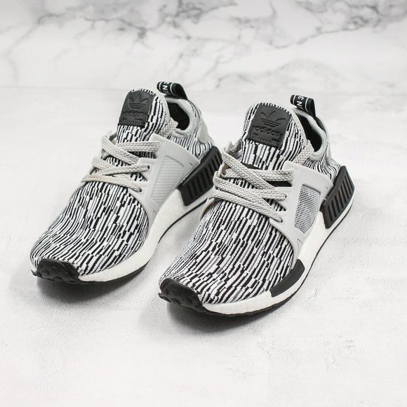 Athletic_Shoes